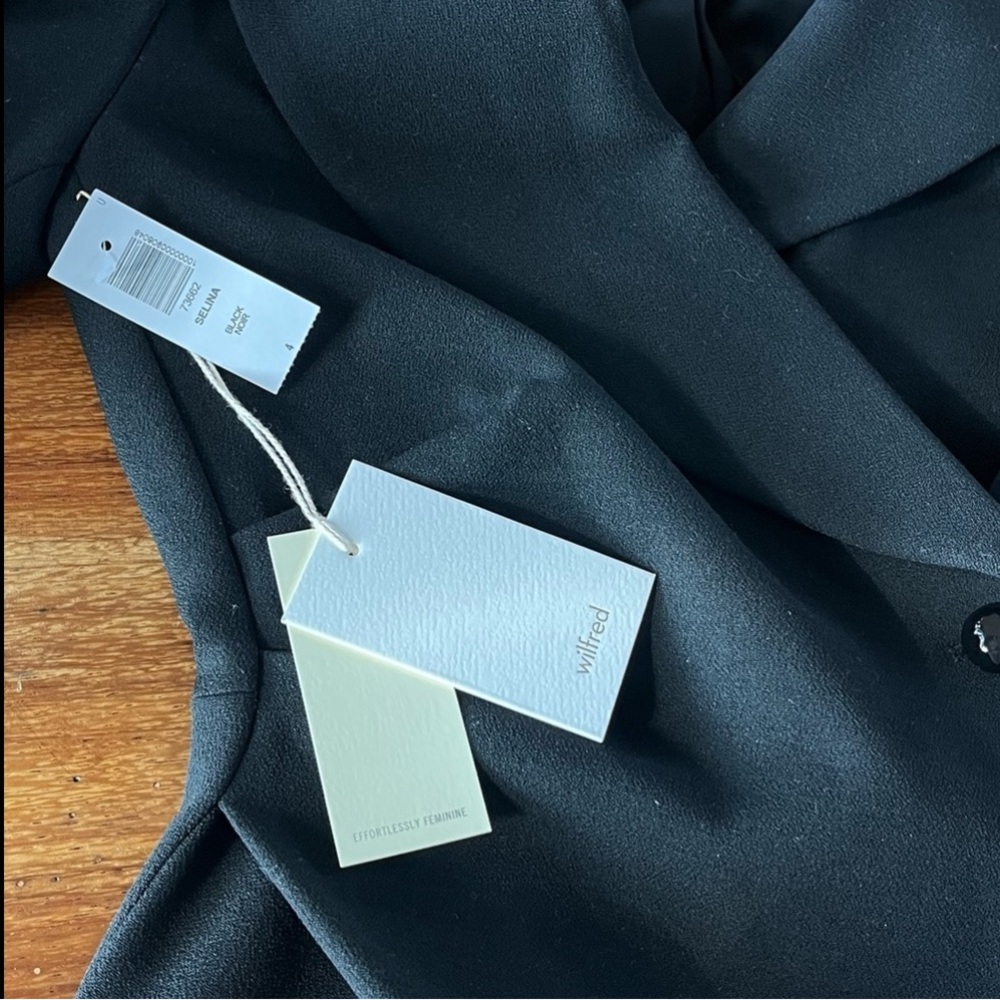 Aritzia Selina Blazer Tailored Wrap Style Sz 4 Black NWT Business Quiet Luxury - Picture 8 of 8
